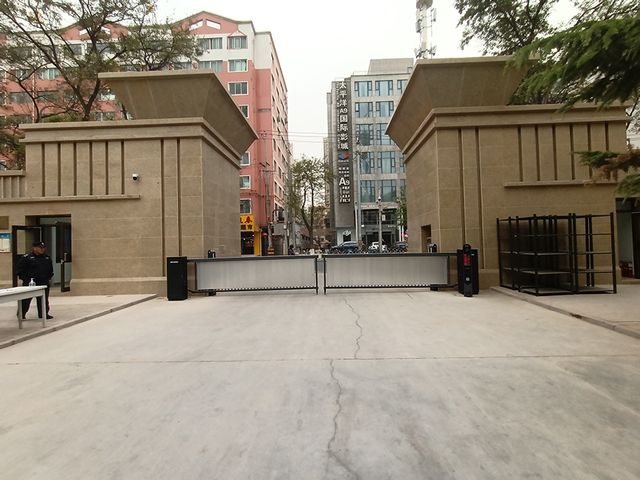 宝盛家园 车牌识别系统+人脸识别门禁